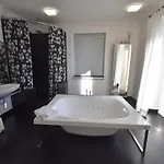With Panoramic Views For 6 * Oggebbio