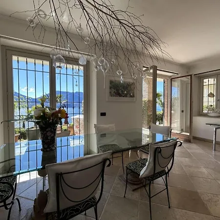 With Panoramic Views For 6 וילה אוג'ביו
