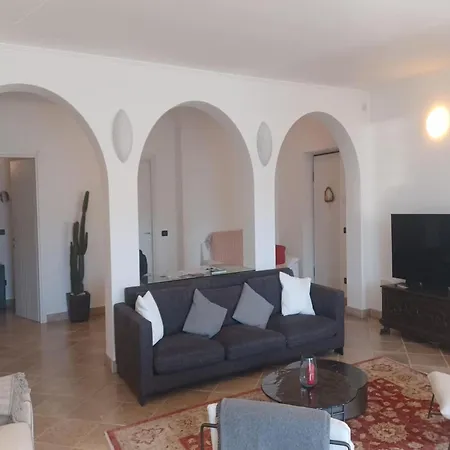 With Panoramic Views For 6 וילה