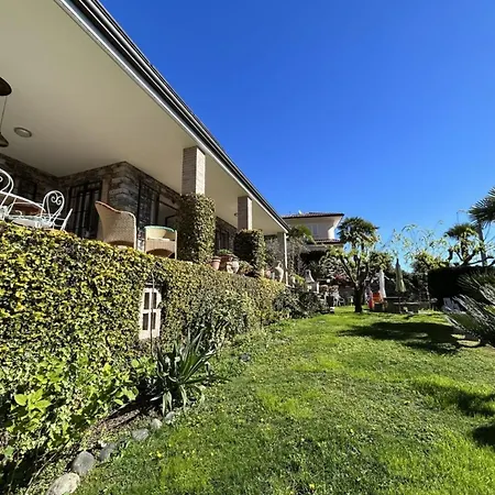With Panoramic Views For 6 * Oggebbio