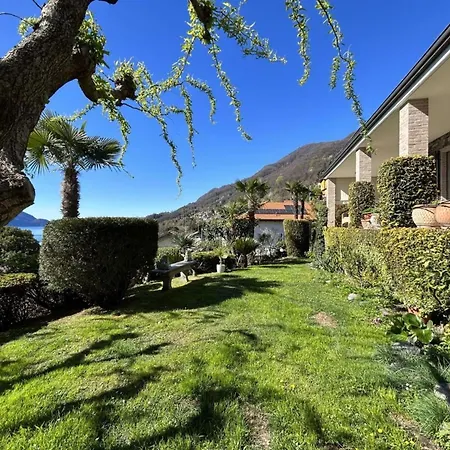 With Panoramic Views For 6 * Oggebbio