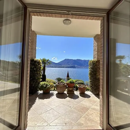 With Panoramic Views For 6 Oggebbio