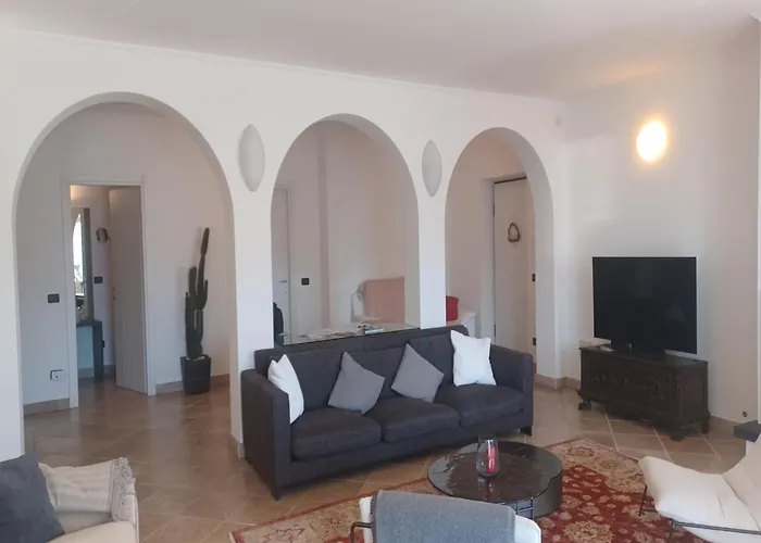 With Panoramic Views For 6 וילה