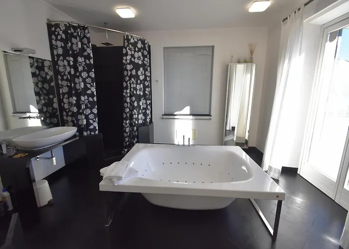 With Panoramic Views For 6 * 오게비오