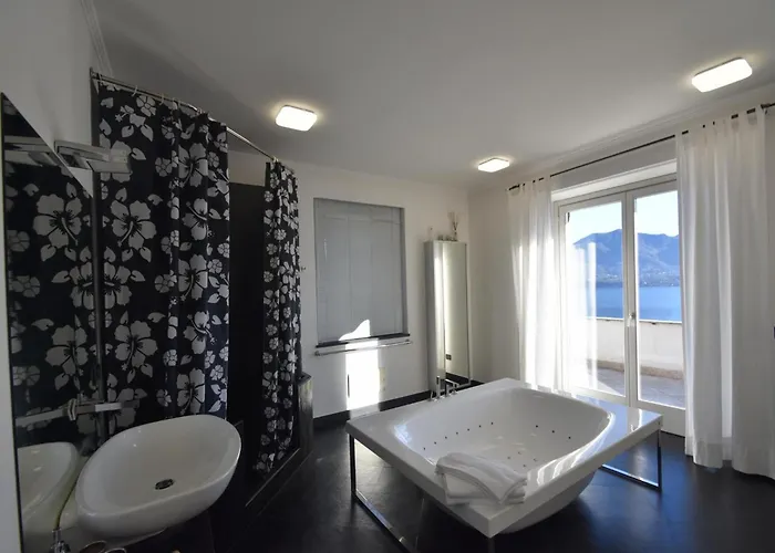With Panoramic Views For 6 Oggebbio