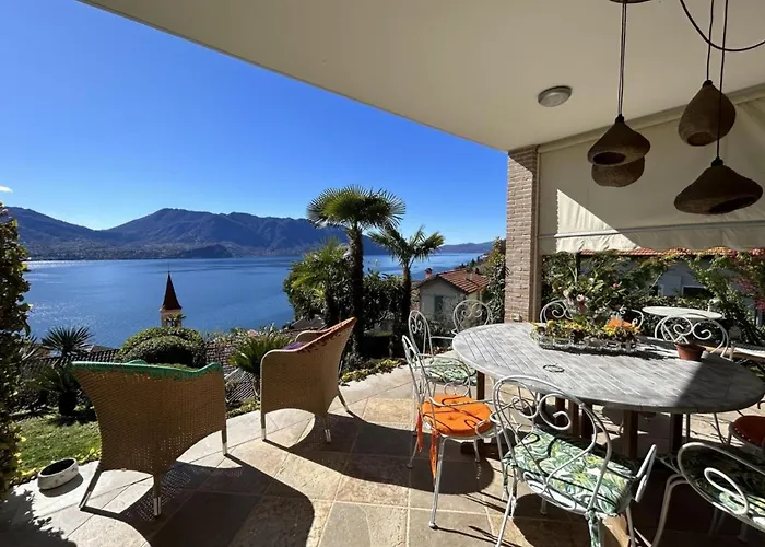 With Panoramic Views For 6 * Oggebbio