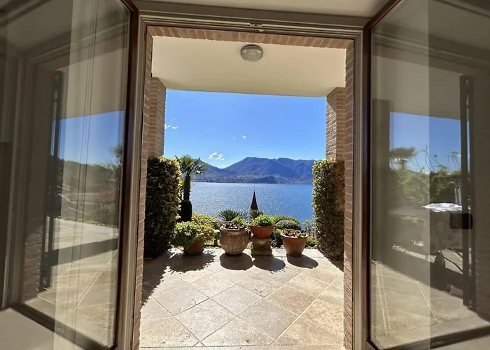 With Panoramic Views For 6 Oggebbio